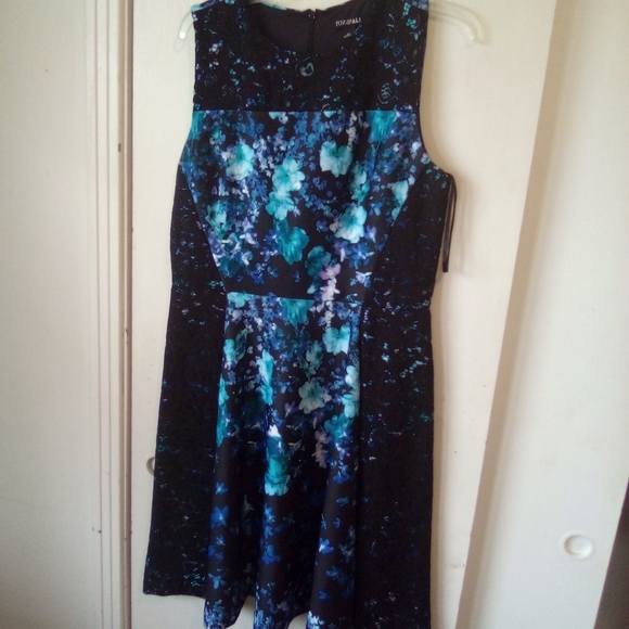 Roz & Ali Dresses & Skirts - Roz & Ali blue floral dress size 14